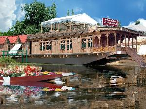 WelcomHeritage Gurkha Houseboat, Srinagar