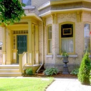 Hotels near Steve Kerr Memorial Complex - Buckingham House