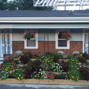 Charlestown Hotels Deals At The 1 Hotel In Ri Phil And Anns Sunset Motel