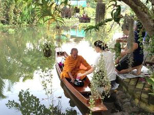 Baansuanleelawadee, Amphawa