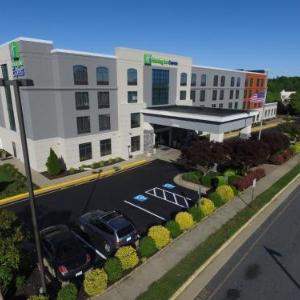 Hotels near North Stafford High School - Holiday Inn Express QUANTICO - STAFFORD