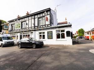 OYO Old Oak Tree Inn, Ealing