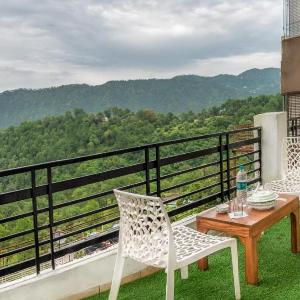 The Himalayan Mansion I Jacuzzi I Pet friendly & Serviced Villa I Open Air Lawn I Bonfire Available I Kasauli By Exotic Stays
