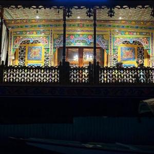 Young Bombay Premium Heritage Houseboat