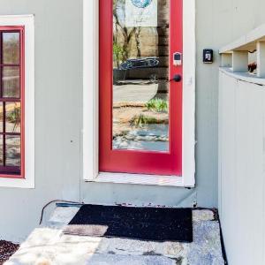 2BR Flat above Historic Cider Mill
