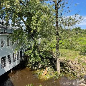 Studio Flat Above Historic Cider Mill