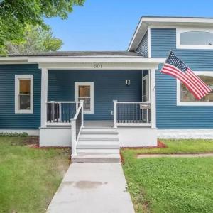 Upscale luxury home just a few blocks from beach