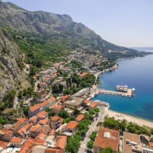 Villa Mama - Traditional Apartments in Omis free parking