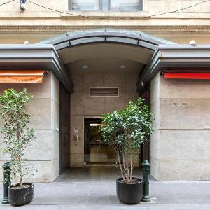 Complete Host Degraves St Apartments