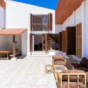 Mediterranean Way - Apartamento privado en villa compartida con piscina