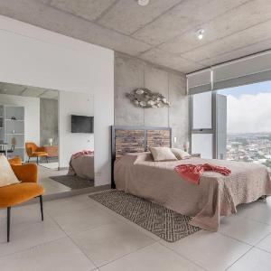 Modern Oasis iFreses 18th floor! AC TV and Pool
