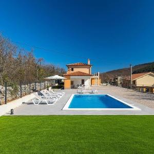 Villa Laura by Briskva