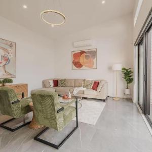 Zenith Escapes Your Quintessential 4BR Haven