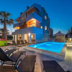 Family friendly house with a swimming pool Privlaka Zadar - 23642