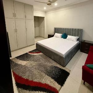 Cozy & Peaceful Rooms Near Lyallpur Galleria