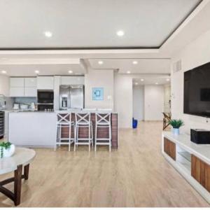 Revitalized Beachfront Villa - 8498-99