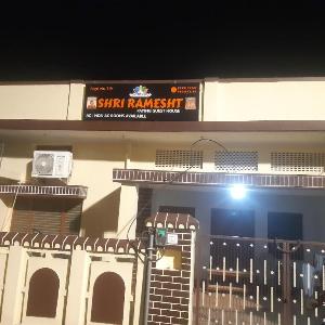 Shri Ramesht paying Guest House