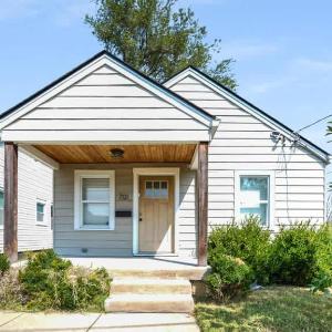 3BR 2BA Derby Home Walk to Churchill Free Parking