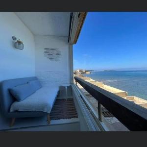 27m with terrace - first row sea view