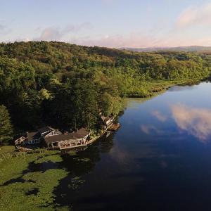 Private 37 Acre Lake Estate On 164 Acres - 11 Br