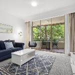 Chic Urban Escape in Vibrant Camperdown Sydney 