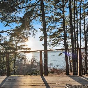 Lakefront Escape on Lake Hudson cabin
