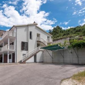 Apartments with parking space Mastrinka - Ciovo - 23789