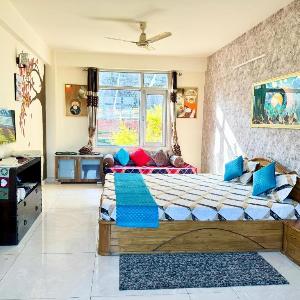 The Auriga 3BHK Fully Entair Villa in kasauli I Pvt Stay I Open Air Terrace I Kitchen Livingroom I Lawn Bonfire I Gaming Zone