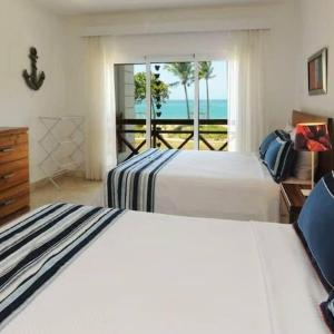 Blue View Beachfront Apartment with Ocean View