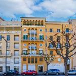 Mundo - Exquisite 2-BR W Balcony at Saifi Village Beirut 