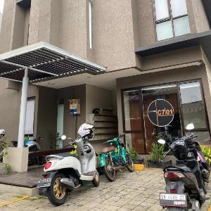 OYO 93998 Three J Living