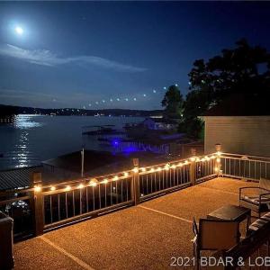 Serene Duplex Lakefront Retreat: sleeps up to 20