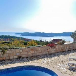 Five Bedroom Holiday Home with Pool