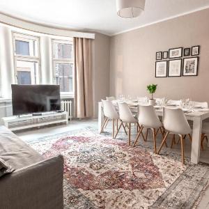 2ndhomes Bright Spacious 5 BR Apartment in the Center
