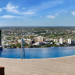 Rooftop Pool Stunning Apartment Queen Street