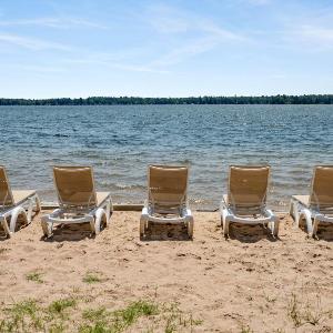 Lakeside Double Queen Suite Upper-Level Retreat