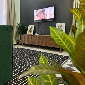 Royal Retreat Homes - Luxury