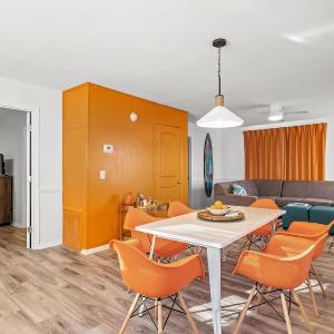 Beach Nest 2 Stylish Condo 2 Min Walk to Beach