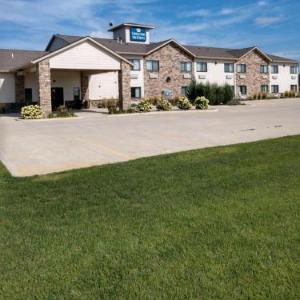 Hotels near Jackson County Fairgrounds Maquoketa - Boulders Inn & Suites Monticello