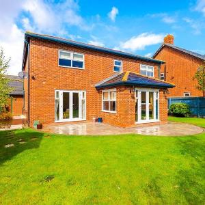 Spacious Comfort for Contractors & Long-Term Guests
