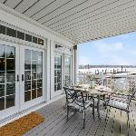 Mermaid townhouse shared pool walk to Saugatuck