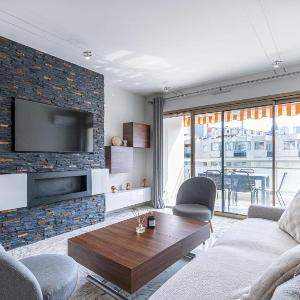 3 High-End Rooms Central