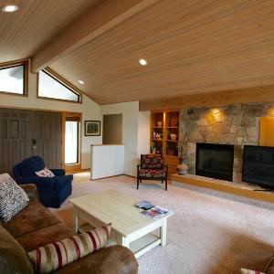 10 Tan Oak