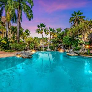 Linaria Lakes - Resort Style living