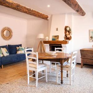 Beautiful authentic apartment in the heart of old Antibes