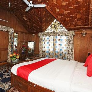 Swift houseboats