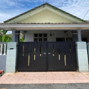 HOMESTAY INDAH 32