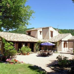 Charming Holiday Home in Tourtour Provence with Garden