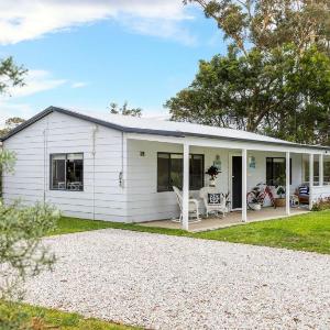 Callala Bay Gem - Jervis Bay - Pet Friendly Getaway with Spa