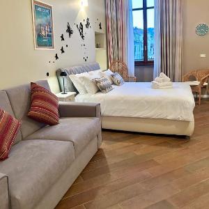 Suite Mazzini Square